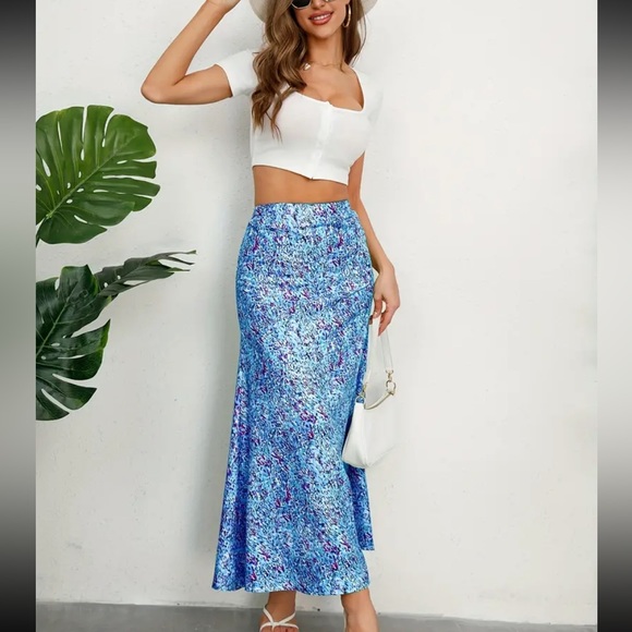 Dresses & Skirts - Boho floral print high waisted maxi shirt